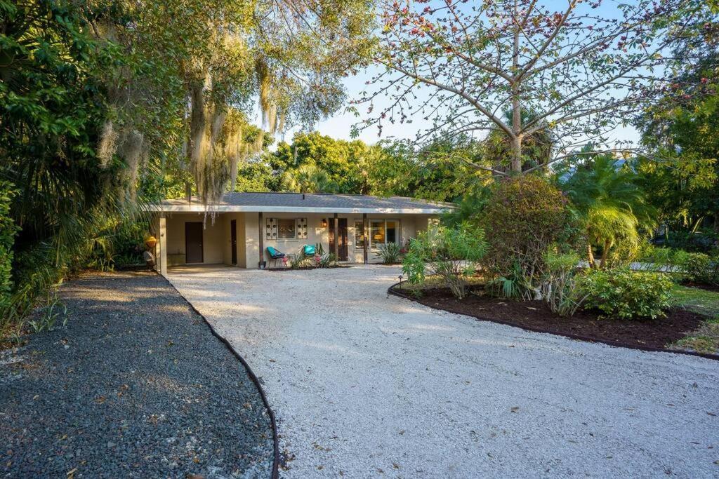 Beautiful Glam Mid-Century 1 Block From Sarasota Bay With Firepit Villa Exterior photo